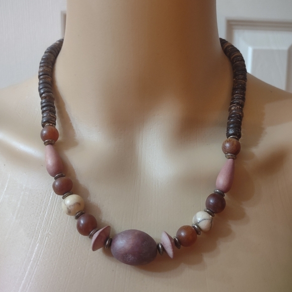 unbranded Jewelry - Vintage ESTATE women's wooden beaded necklace